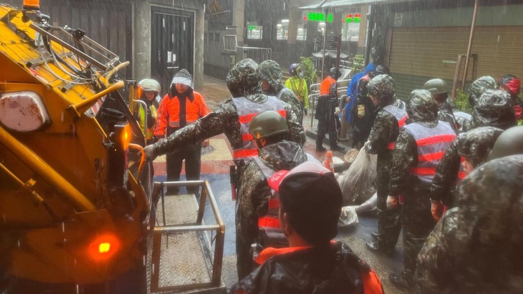 skynews-taiwan-typhoon-krathon_6704926