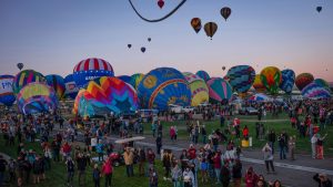 skynews-hot-air-balloon-new-mexico_6713876