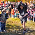 skynews-nic-vinsonhaler-wife-carrying_6714598